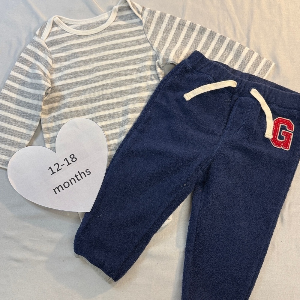 GAP - long sleeve ribbed Onesie and fleece pants. Size 12 to 18 months